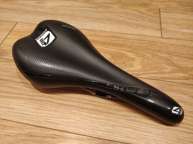 Selle de vélo Forza 4ZA Cirrus Pro dans Châssis et pièces  à Ville de Montréal