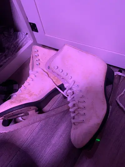 The discoloration is just dirt im lowkey just lazy