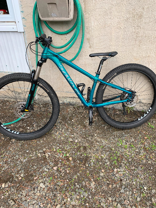Used, Vélo de montagne for sale  