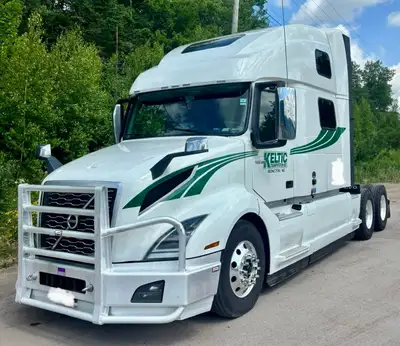For Sale is a 2023 Volvo VNL860 D13 semi-truck with 929589 km's / 11,333 engine hrs. and counting. (...