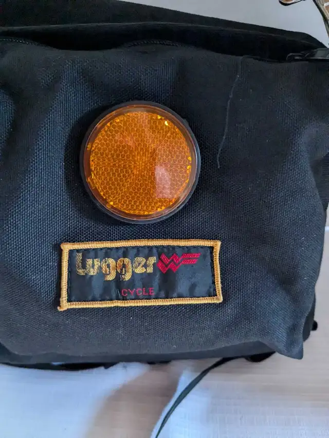 Lugger bicycle bag with reflector waterproof in Other in Charlottetown - Image 11