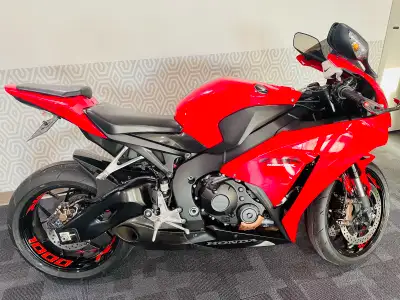 Sale 2015 CBR1000RR with ABS 7000 miles going up Taylormade exhaust carbon fiber Engine guard Hot bo...
