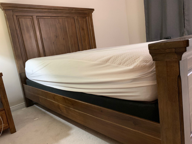 Price Reduced - Luxurious Tobacco Brown Wood Queen Bed in Beds & Mattresses in Oakville / Halton Region - Image 2