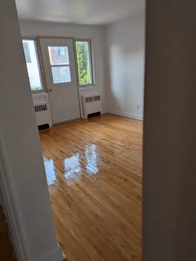 4 1/2 Chauffé et renové Promenade Fleury Balcon avant & arriere Entrées laveuse/secheuse dans la cui...