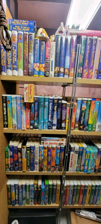 Over 1400 kid VHS disney and others movies cassette tapes