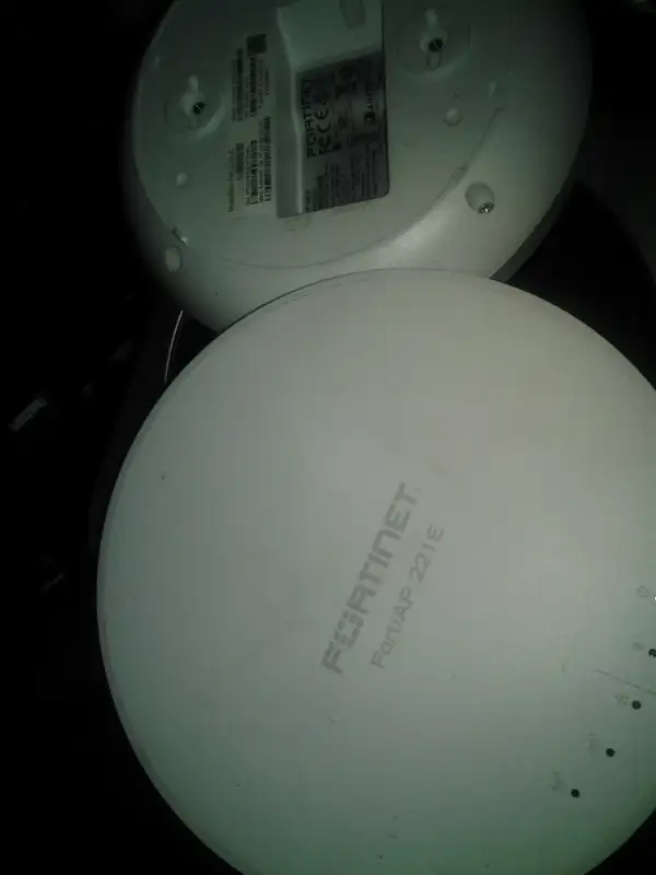 Fortinet FortiAP 221E Wireless Access Point 100+ fortinet fortig in Other in City of Montréal - Image 2