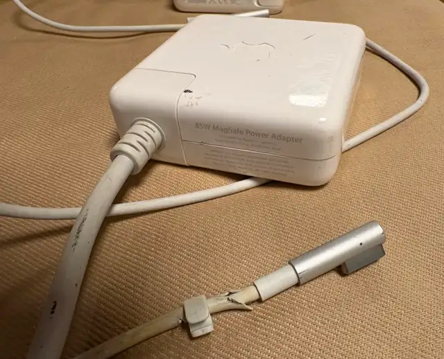 Apple MagSafe Power Adapters (60W and 85W) in Laptop Accessories in Ottawa - Image 3