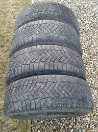 Pirelli Ice Zero FR winter tires in good condition 215/60/R16