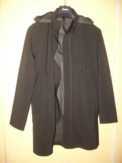 manteau coup-vent Lululemon stretchy light coat rain/wind size M, View more