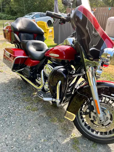 2011 Harley Davidson Electra Glide Ultra Ltd. 1690 cc Twin Cam 103™ engine, anti-lock brakes, electr...