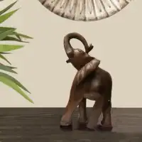 Sculpture en bois venant du Malawi, éléphant à la trompe haute