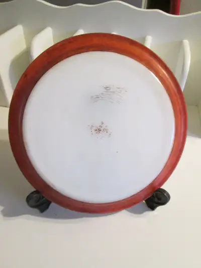Pyrex pie plate / it's available if interested in purchasing it