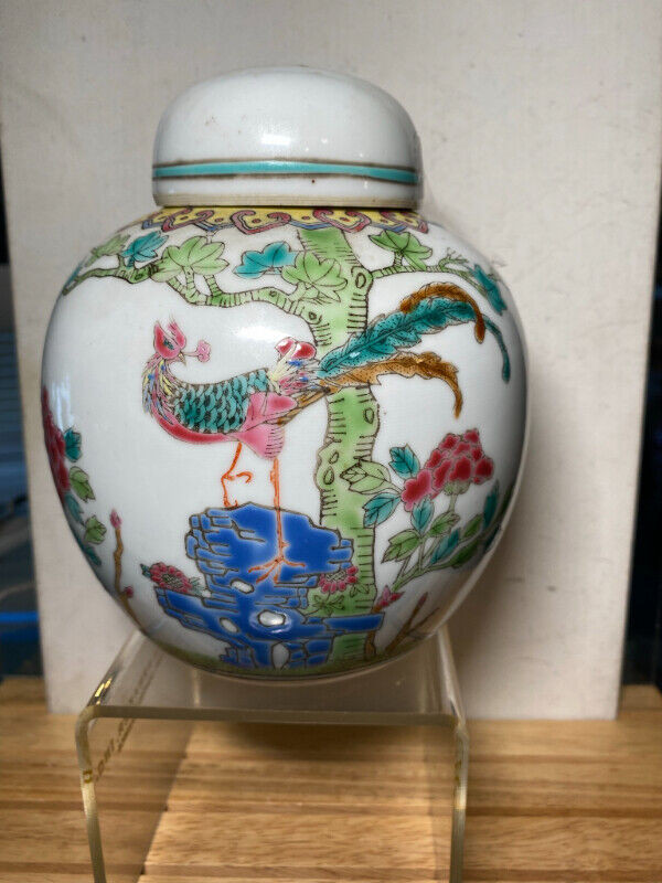 Antique Chinese Porcelain Ginger Jar Urn Vase in Arts & Collectibles in Vancouver - Image 2