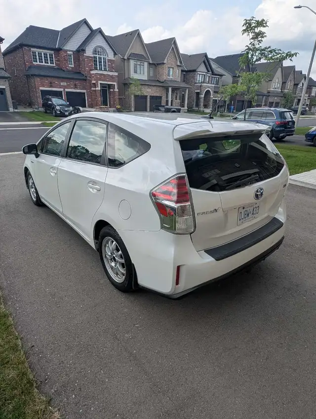 2016 Toyota Prius V **certified**538899614123970562
