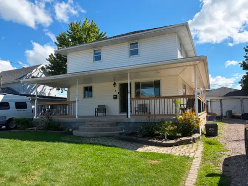 large 2 storey single family home, approximately 2000 sq. ft, on quiet cul de sac. Large wrap around...