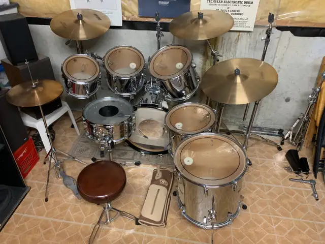 Early 80s Vintage Pearl 7 Piece MX Maple Shell Drum Kit in Drums & Percussion in Mississauga / Peel Region - Image 2