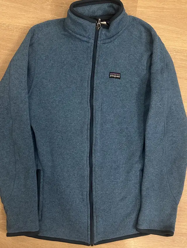 Patagonia Women’s Blue Fleece Sweater - Medium in Women's - Tops & Outerwear in Calgary - Image 2