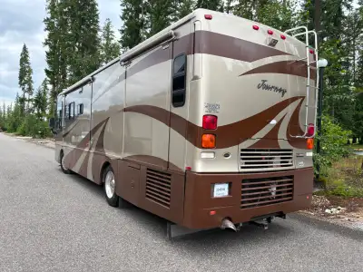 This well kept unit is a top of the line luxury RV with all the amenities: double door fridge, washe...