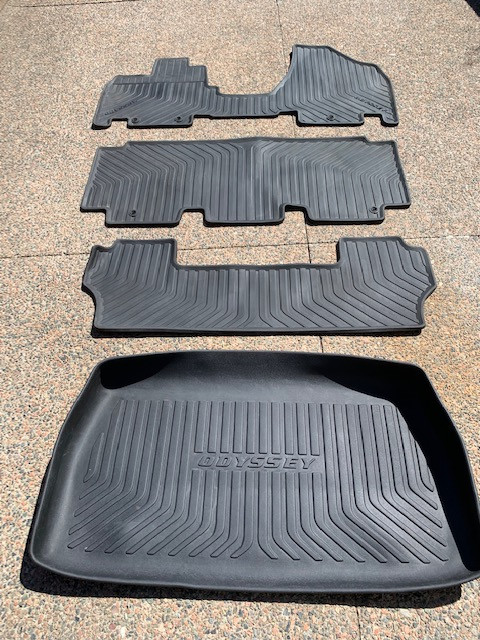Honda Odyssey All Weather Slush Floor Mats (incl Cargo Tray) in Other Parts & Accessories in City of Halifax - Image 2