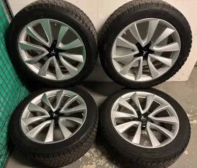 4 OEM Tesla rims with good winter tires used on an Acura RDX Bolt pattern and center bore diameter a...