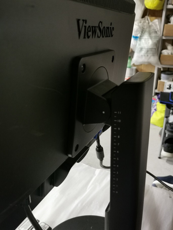 Viewsonic LED monitor 22 inch VGA/DVI input 1920 x 1080P HD in Monitors in Markham / York Region - Image 4