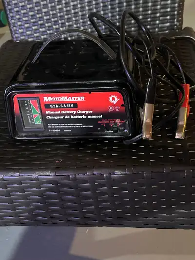 Motomaster 6/2 +-6 & 12 amp battery charger Works great only used a few times Great brand