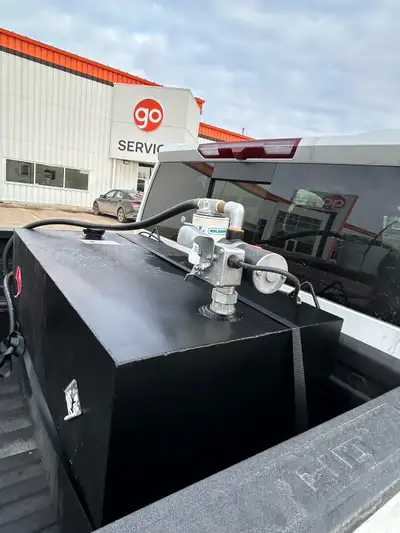I am selling a 100 gallons Fuel tank for Pickup Truck. This unit features a robust design with a hig...
