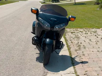 BEAUTIFUL IN BLACK, 2014 GOLDWING F6B. PRESENTLY HAS 37,601 , NEW TIRES AT 33,000 kms. COMPLETELY ST...