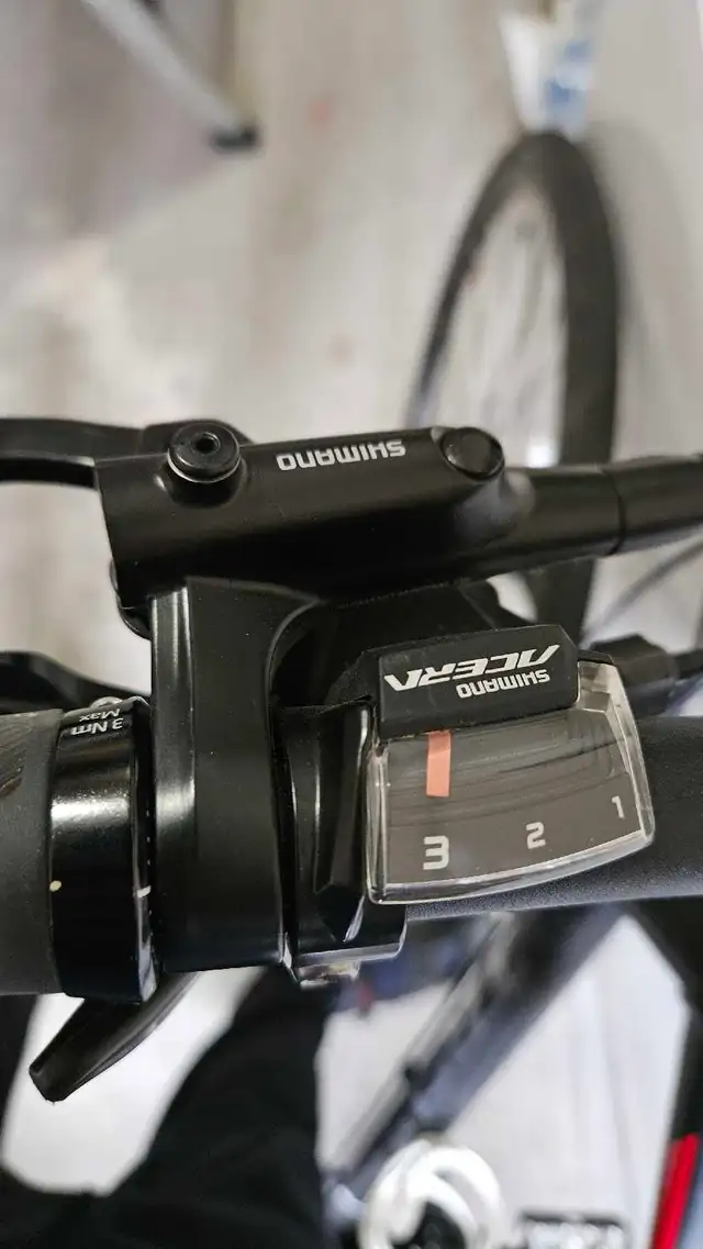 Trek FX3 hybrid bike in Cruiser, Commuter & Hybrid in Ottawa - Image 4