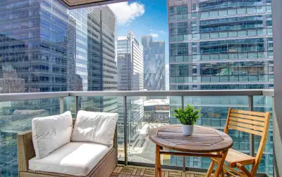 Stunning 2 Bedroom 2 Bathroom Condo - Financial District Toronto