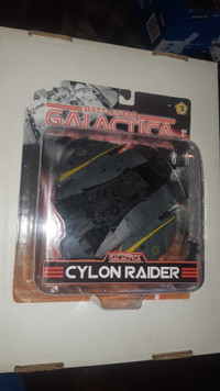 Battlestar Galactica Cylon Raider Joy Ride Studios 2005 series 1