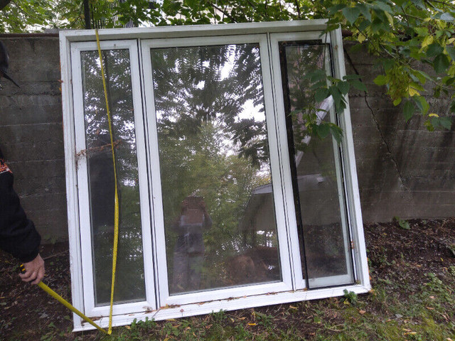 Fenêtre de salon en PVC neuve dans Portes, fenêtres et moulures  à Saguenay