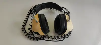 VINTAGE SANSUI 2WAY HEAD PHONE SS20 Volume and tone controls, and height adjustment Weight: 780gm Fr...