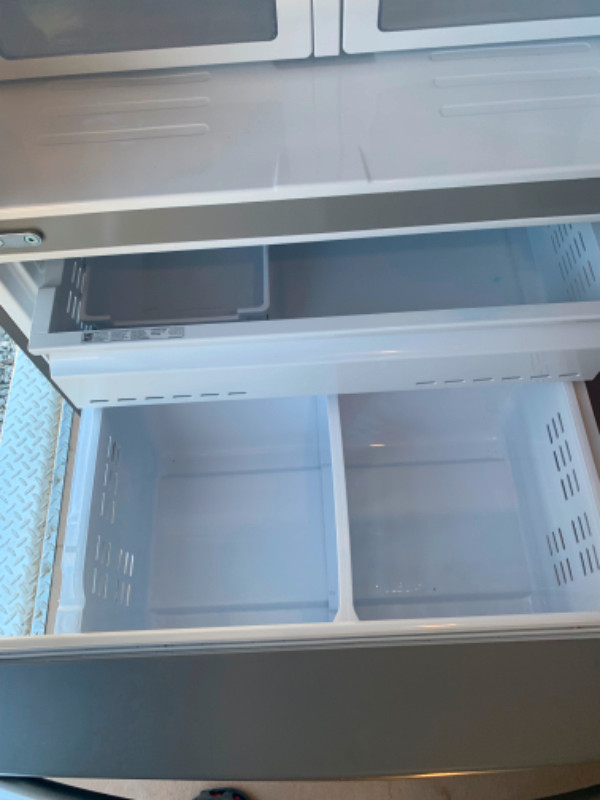 Samsung Fridge in Refrigerators in Chatham-Kent - Image 4