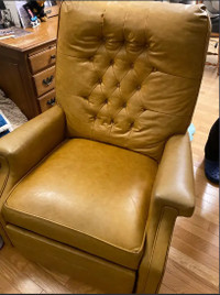 Free arm chair for pickup