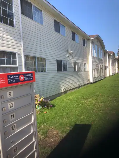 Very clean units Stove and Fridge Close to downtown and bus station Quiet location Only one indoor c...