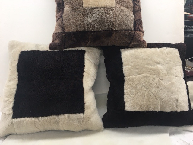 SHEEPSKIN PILLOWS dans Décoration intérieure et accessoires  à Ville de Montréal