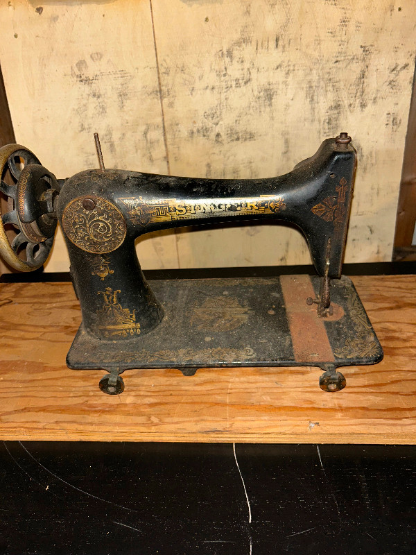 Moulins à coudre antique. Vintage sewing machines dans Loisirs et artisanat  à Laval/Rive Nord - Image 4