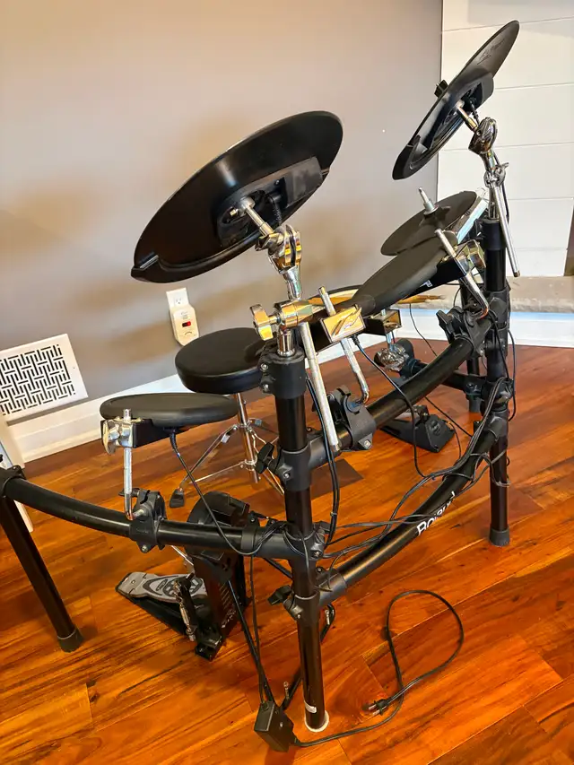 Roland TD-9S V-Tour Series Drum Kit Plus Pearl Single Drum Pedal in Drums & Percussion in Mississauga / Peel Region - Image 7