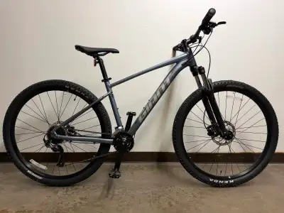 29’’ Giant Talon 2 Aluminum Medium 5.6-5.11’ Mountain Bike VTT, View more
