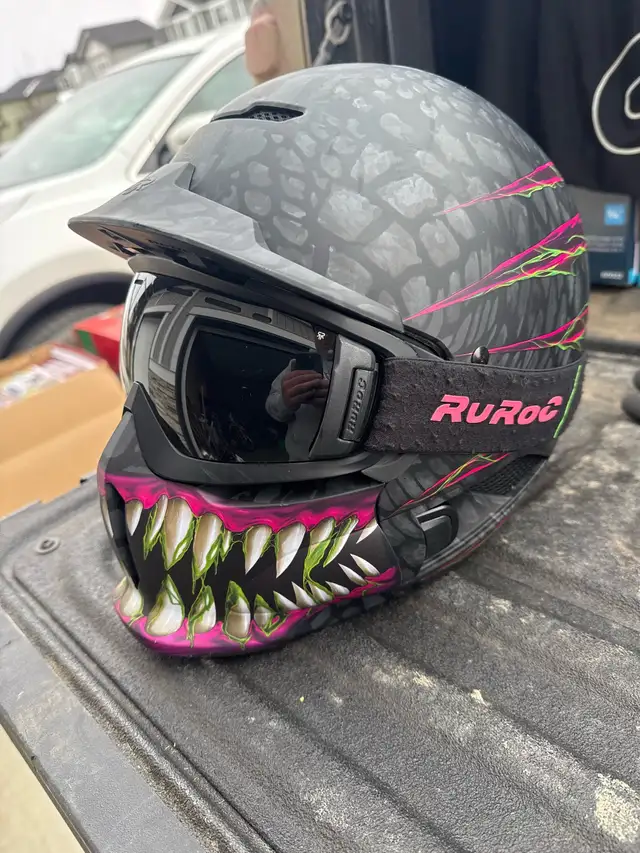 Ruroc Toxin Snowsport Helmet w/Audio in Snowboard in Red Deer - Image 4