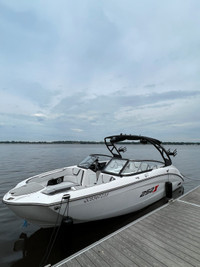 2022 Yamaha 252XE wake boat 