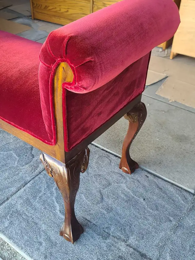 Vintage Victorian Red Velvet Upholstered Bench / Window Seat in Chairs & Recliners in Delta/Surrey/Langley - Image 4