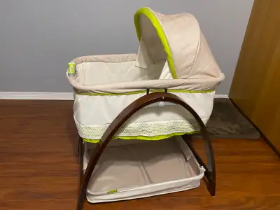 Bentwood bassinet with motion best sale