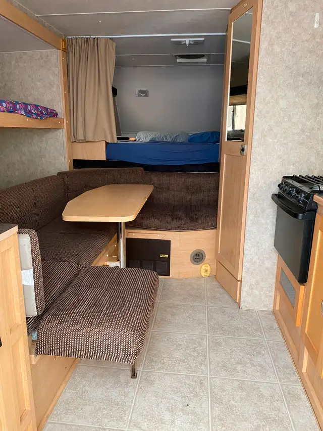 Adventurer 2008 950B Truck Camper in Travel Trailers & Campers in Winnipeg - Image 11