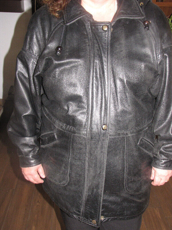 Manteau pour femme en cuir (Women leather coat) in Women's - Tops & Outerwear in Gatineau