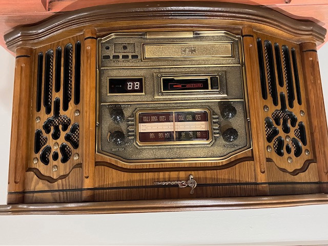 stereo system vintage look by Emerson in Stereo Systems & Home Theatre in Ottawa