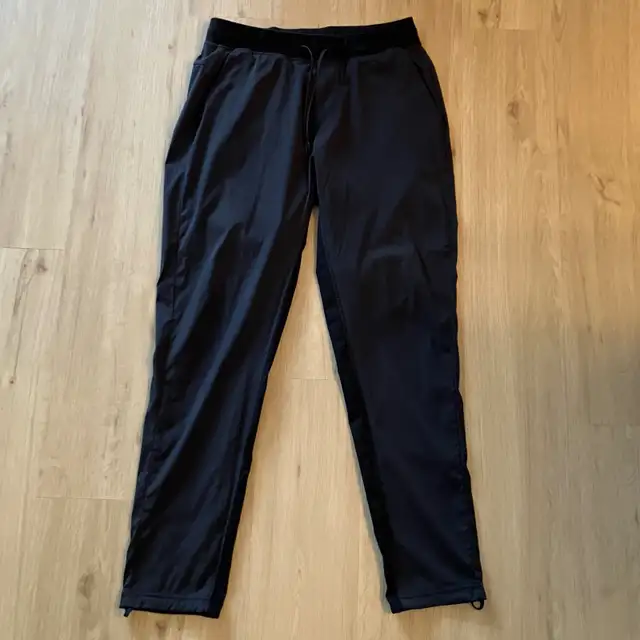 Lululemon Men's Large Black Track Pants in Men's in Oshawa / Durham Region - Image 2