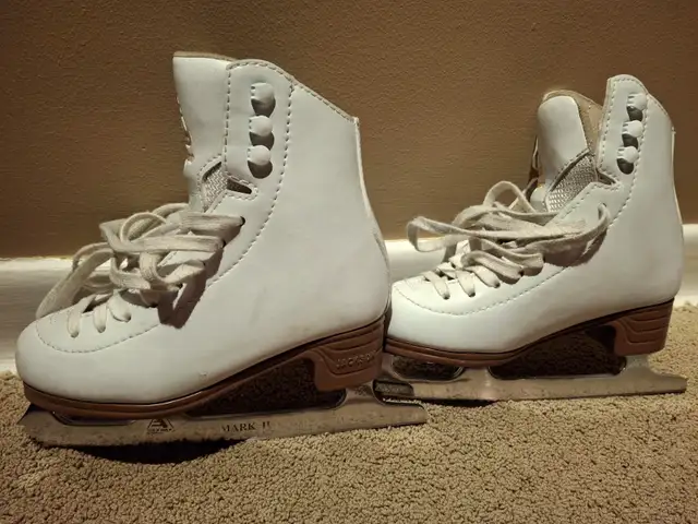 Jackson Mystique Figure Skates Size 12.5 Youth in Skates & Blades in Kitchener / Waterloo - Image 3