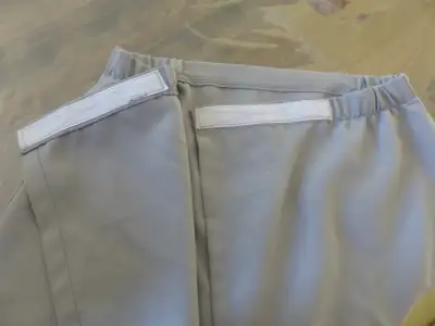 Jupes adaptées avec velcro, gilets agencés si intéressé., View more
